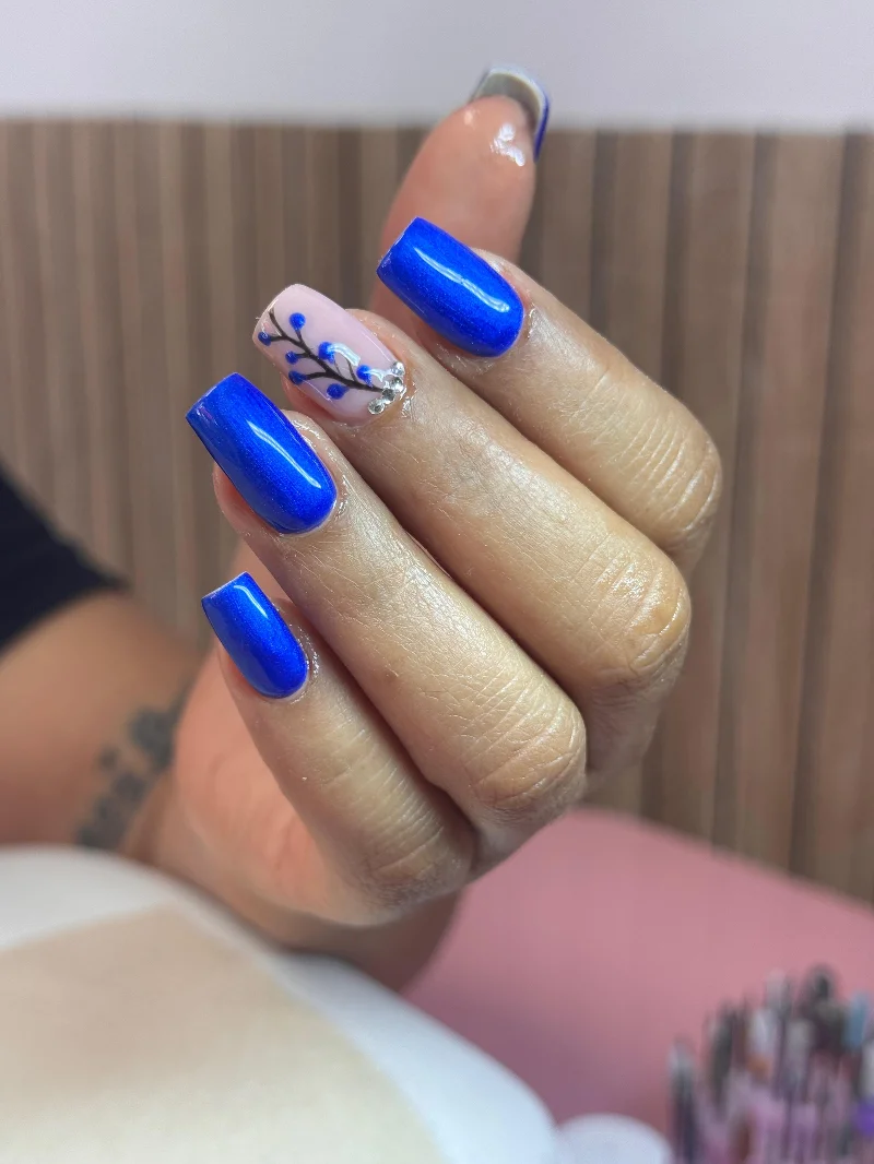Diseño de uñas floral