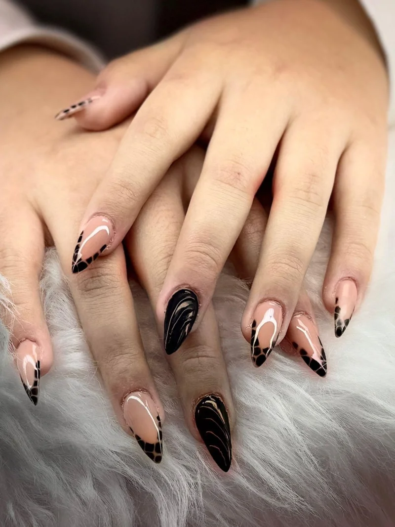 Nail art dorado